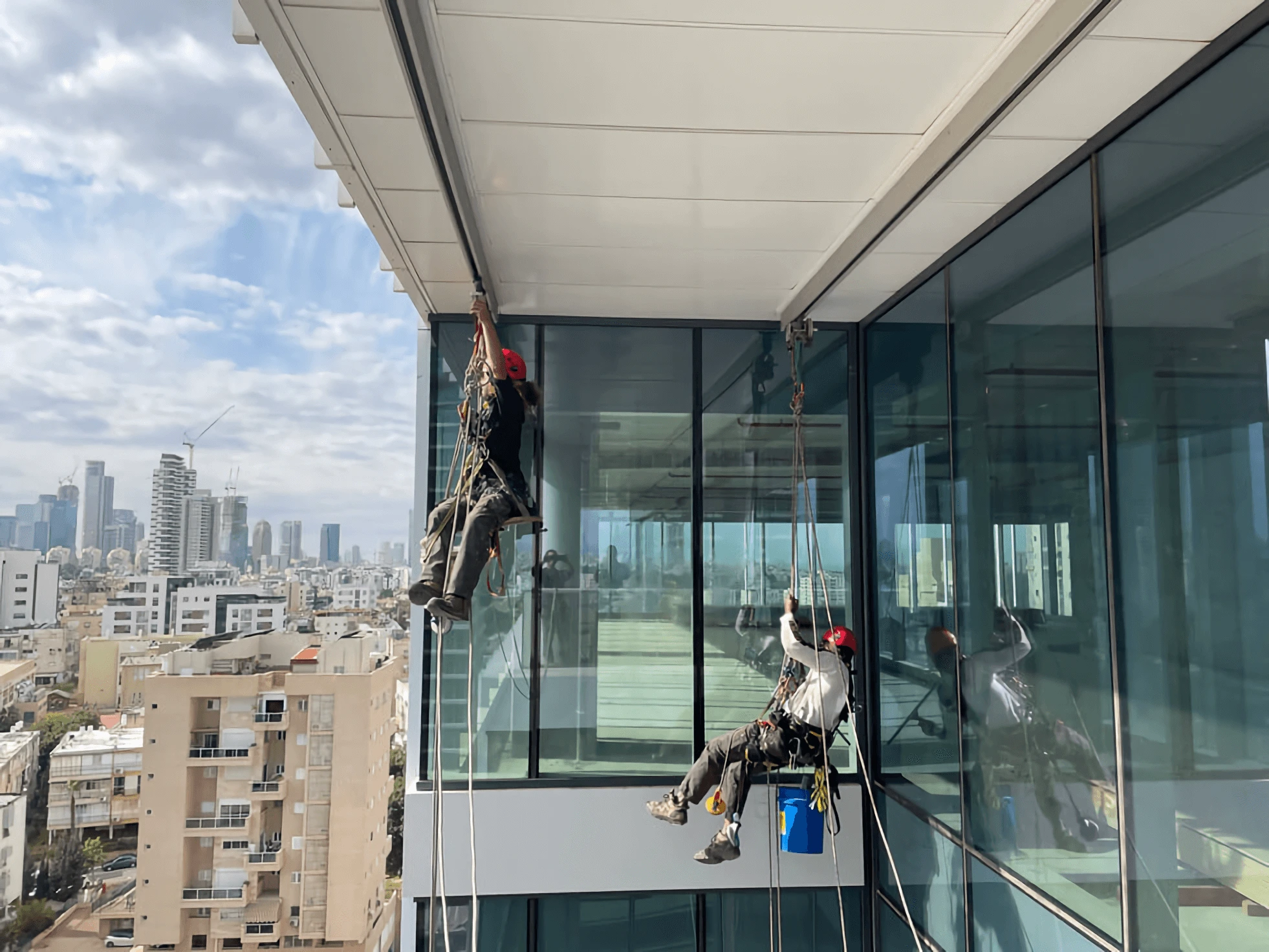 שיקום ואיטום מבנים בגובה: אתגרים ופתרונות